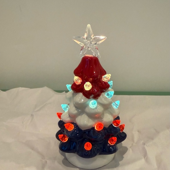 Patriotic Light-up Ceramic Tree- NWT - Picture 2 of 3